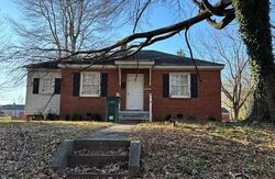 Pre-foreclosure in  Gay Ave Richmond, VA 23231