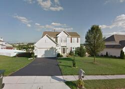 Pre-foreclosure in  El Vista Dr Hanover, PA 17331