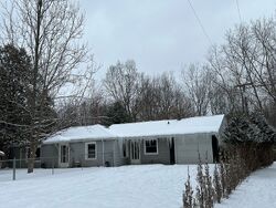 Pre-foreclosure in  Potts Rd Fowlerville, MI 48836