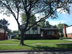 Pre-foreclosure in  Chase Dr Warren, MI 48091