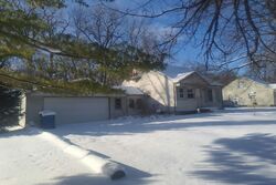 Pre-foreclosure in  Doremus Ave Waterford, MI 48328