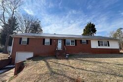 Pre-foreclosure in  Bethesda Rd Lexington, NC 27295