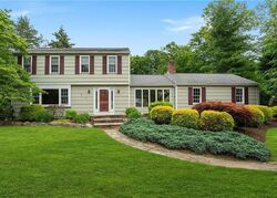  Squire Ln, Hamden CT