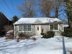 Pre-foreclosure in  Elm St Shady Side, MD 20764