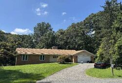 Pre-foreclosure in  Stone Dr Huntingtown, MD 20639