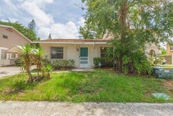 Pre-foreclosure in  Los Lomas Dr Clearwater, FL 33763
