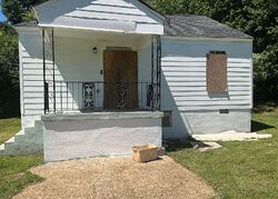 Pre-foreclosure in  Victor St Memphis, TN 38106