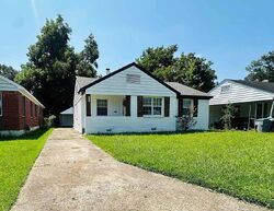 Pre-foreclosure in  Greenview Cir Memphis, TN 38108