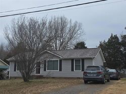 Pre-foreclosure in  Spees Dr Clarksville, TN 37042
