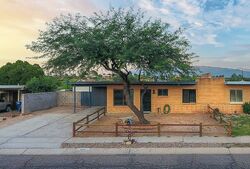 Pre-foreclosure in  S Saddleback Ave Tucson, AZ 85710