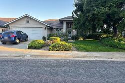 Pre-foreclosure in  Fallbrook Ave Clovis, CA 93611