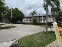  Crescent Cir Apt B1, West Palm Beach FL