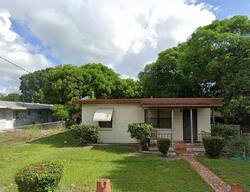 Pre-foreclosure in  Edgewood Ter Fort Pierce, FL 34950