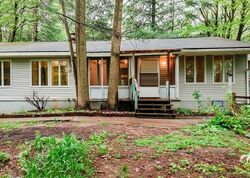 Pre-foreclosure in  Fleming Rd Fowlerville, MI 48836