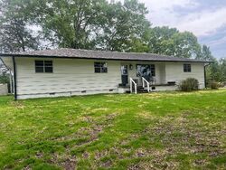 Pre-foreclosure in  Corinth Rd La Fayette, GA 30728