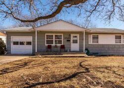 Pre-foreclosure in  Se Mercier St Topeka, KS 66609