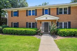Pre-foreclosure in  Roswell Rd Nw Apt H1 Atlanta, GA 30305