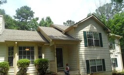 Pre-foreclosure in  E COUNTRY WOODS DR Covington, GA 30016