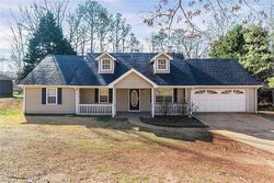  Willow Shoals Dr, Covington GA