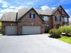 Pre-foreclosure in  Eagle Brook Dr Geneva, IL 60134