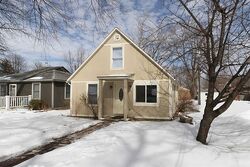 Pre-foreclosure in  Woodrow Ave South Elgin, IL 60177