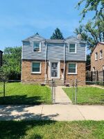 Pre-foreclosure in  S Luella Ave Chicago, IL 60617