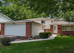 Pre-foreclosure in  S Park Blvd Glen Ellyn, IL 60137