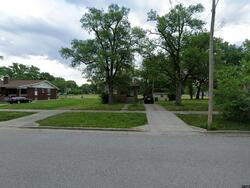 Pre-foreclosure in  N Park Dr East Saint Louis, IL 62204