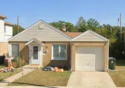 Pre-foreclosure in  Raymond Ave Brookfield, IL 60513