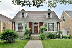 Pre-foreclosure in  N New England Ave Chicago, IL 60656