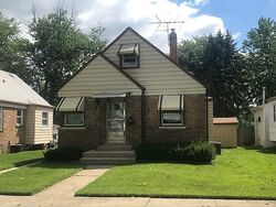 Pre-foreclosure in  Commercial Ave Lansing, IL 60438