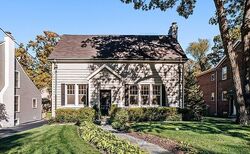 Pre-foreclosure in  Drexel Ave Glencoe, IL 60022