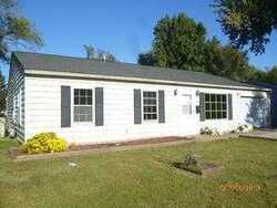 Pre-foreclosure in  Westwood Dr East Saint Louis, IL 62206