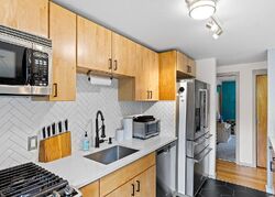 Pre-foreclosure in  Ne 110th Pl Kirkland, WA 98033