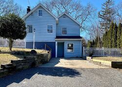 Pre-foreclosure in  SUNBURST DR Rocky Point, NY 11778