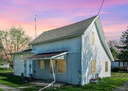 Pre-foreclosure in  E Fulton St Perrinton, MI 48871