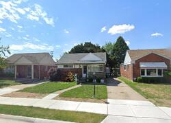 Pre-foreclosure in  Saxony Ave Eastpointe, MI 48021
