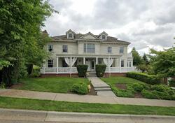 Pre-foreclosure in  167th Ave Se Bellevue, WA 98006
