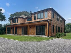 Pre-foreclosure in  Long Ln East Hampton, NY 11937