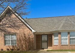 Pre-foreclosure in  Carriage View Ln Southaven, MS 38671