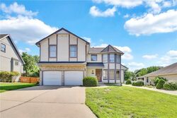 Pre-foreclosure in  S Ponca Ave Independence, MO 64057