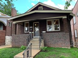 Pre-foreclosure in  Parker Ave Saint Louis, MO 63116