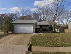 Pre-foreclosure in  Huntington View Dr Ballwin, MO 63021