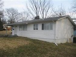 Pre-foreclosure in  DUCHESS DR Saint Louis, MO 63136