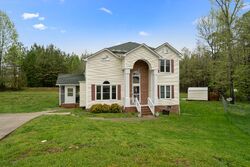 Pre-foreclosure in  Devonwood Ct Gastonia, NC 28052