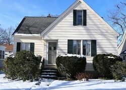 Pre-foreclosure in  Quarry Dr Cleveland, OH 44121