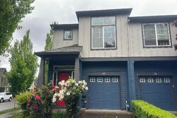 Pre-foreclosure in  Se Handel Pl Hillsboro, OR 97123