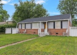 Pre-foreclosure in  Erich Rd Richmond, VA 23225
