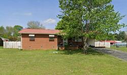 Pre-foreclosure in  Wilson Hurst St Tazewell, TN 37879