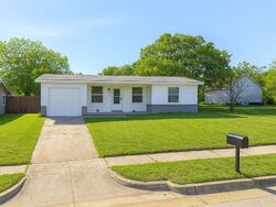 Pre-foreclosure in  Carmel Ave Fort Worth, TX 76119